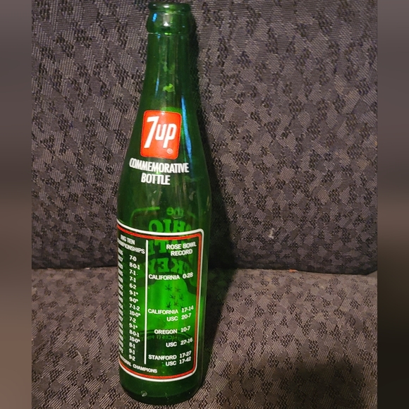 Vint. 1972-73 7up Ohio State Buckeyes Commemorative 16 Fl.Oz. Green Glass Bottle - Picture 2 of 2
